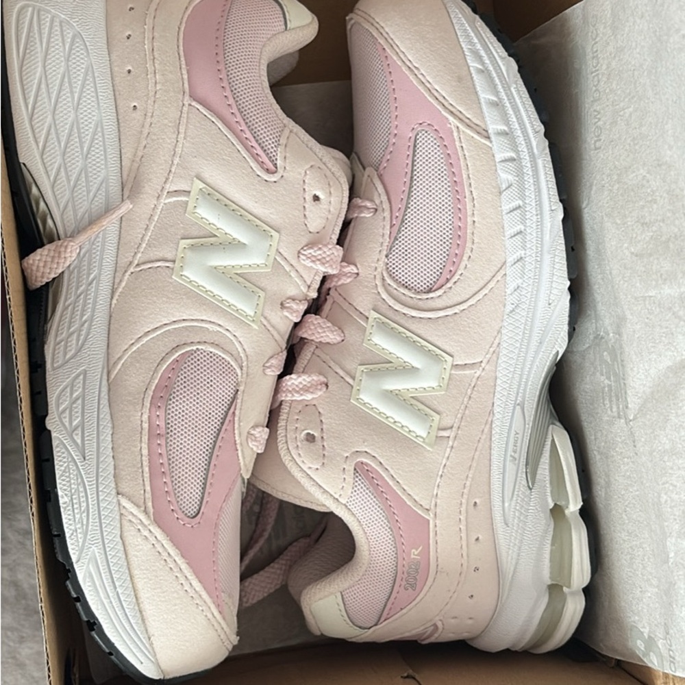 New Balance Pink Rose Sneakers